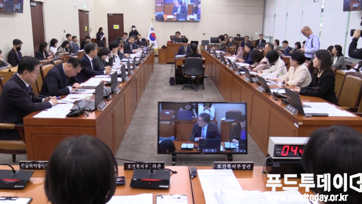 ‘거짓 연장’ 수입식품 업체 즉각 퇴출…수입식품법 개정안 복지위 통과