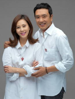 레드리본 캠페인에 참여한 김승우·김남주 부부