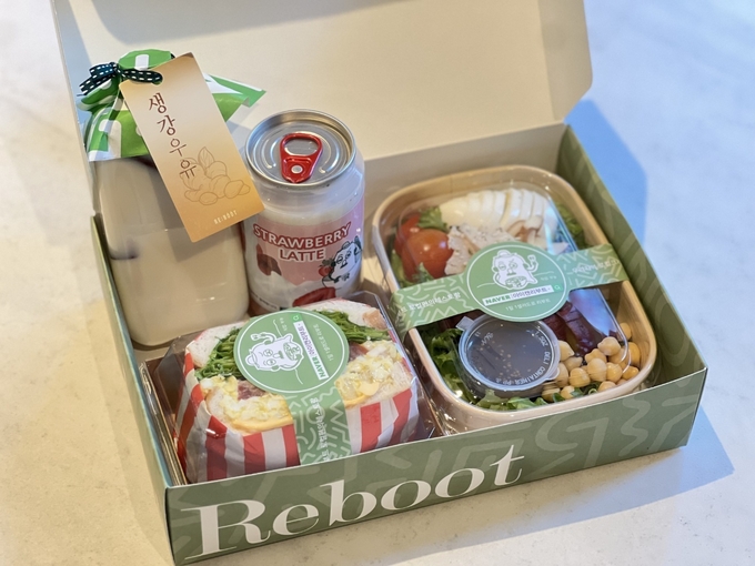 제너시스BBQ 아이캔리부트, 래미안 원펜타스 카페테리아 운영